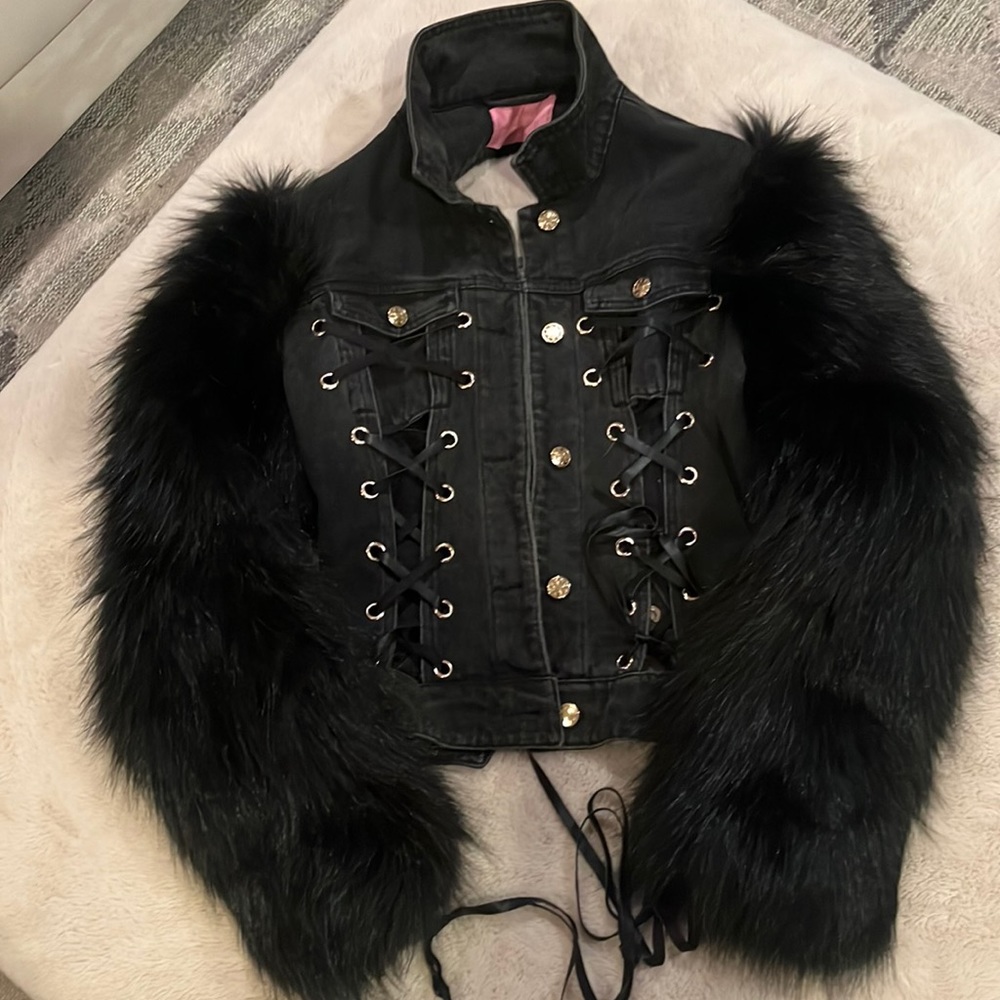 Black jean jacket bodice. Black faux fur arms. Nice and full faux fur.